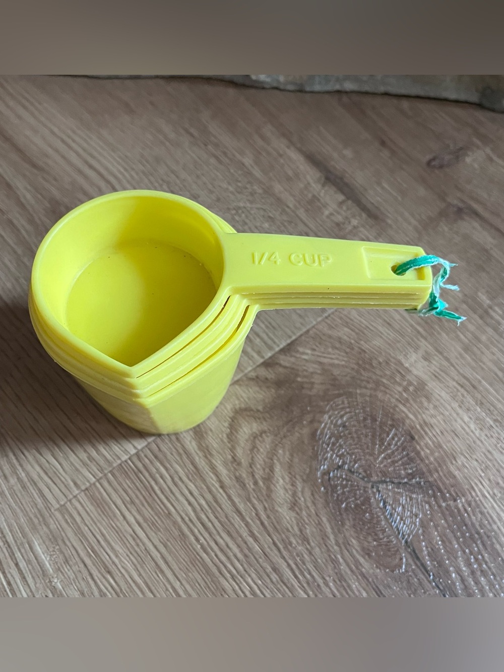 Yellow Vintage Unbranded Measuring Cups Set of 4 Nesting Pour Spout 1/4 1/3 1/2